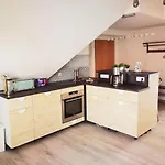 Grosses Offenes Loft Oder Kleine Gemuetliche Wohnung Mit Oder Ohne Balkon 아파트 *