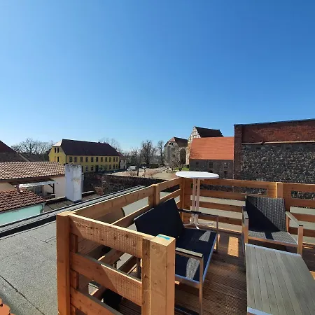 Grosses Offenes Loft Oder Kleine Gemuetliche Mit Balkon Apartment *