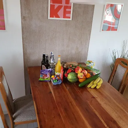 Grosses Offenes Loft Oder Kleine Gemuetliche Mit Balkon Apartment *