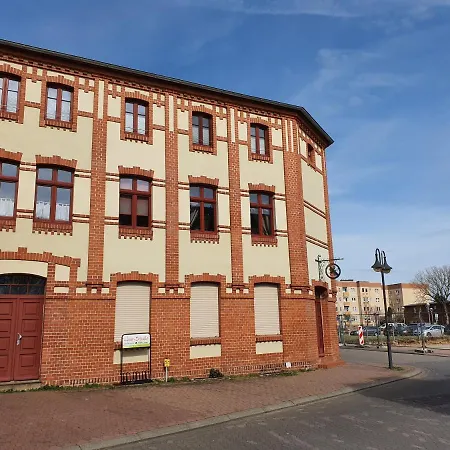 Grosses Offenes Loft Oder Kleine Gemuetliche Mit Balkon Apartment