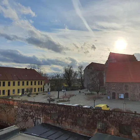 Apartment Grosses Offenes Loft Oder Kleine Gemuetliche Mit Balkon