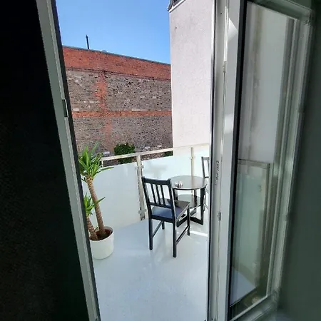 Grosses Offenes Loft Oder Kleine Gemuetliche Mit Balkon *