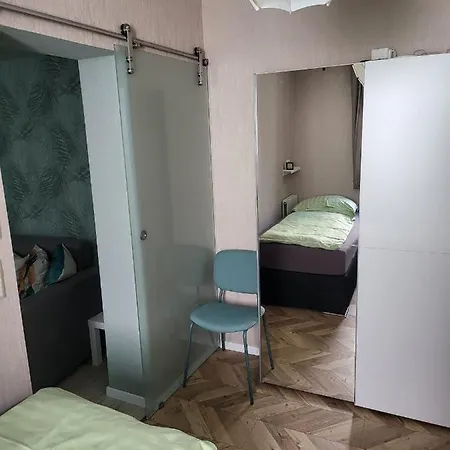 Grosses Offenes Loft Oder Kleine Gemuetliche Mit Balkon Apartament *