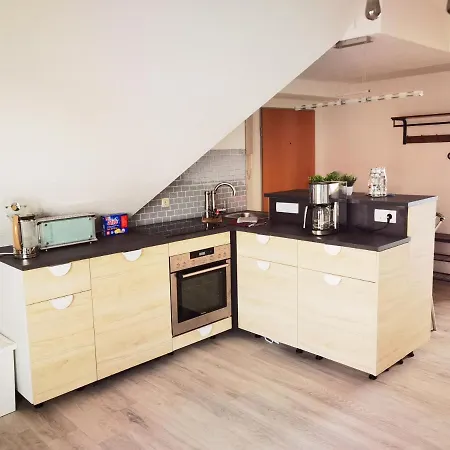Grosses Offenes Loft Oder Kleine Gemuetliche Mit Balkon Apartament *