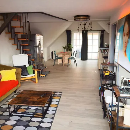 Grosses Offenes Loft Oder Kleine Gemuetliche Mit Balkon