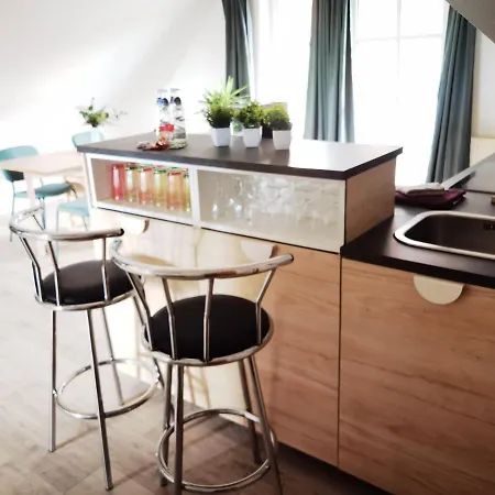 Grosses Offenes Loft Oder Kleine Gemuetliche Mit Balkon Appartement *