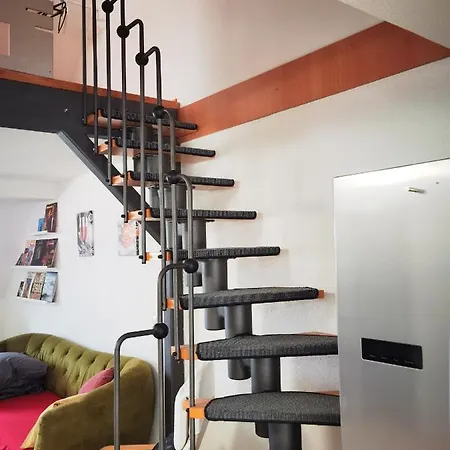 Grosses Offenes Loft Oder Kleine Gemuetliche Mit Balkon *