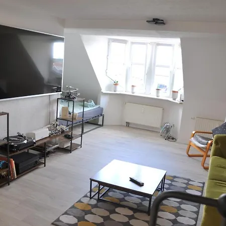Grosses Offenes Loft Oder Kleine Gemuetliche Mit Balkon *