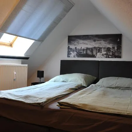 Apartment Grosses Offenes Loft Oder Kleine Gemuetliche Mit Balkon