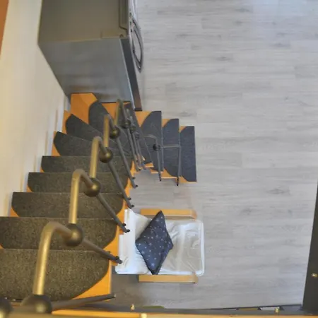 Grosses Offenes Loft Oder Kleine Gemuetliche Mit Balkon *