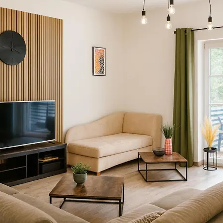 Grosses Offenes Loft Oder Kleine Gemuetliche Mit Oder Ohne Balkon Lägenhet