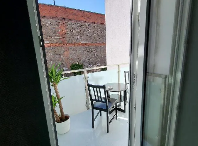 Grosses Offenes Loft Oder Kleine Gemuetliche Mit Balkon *