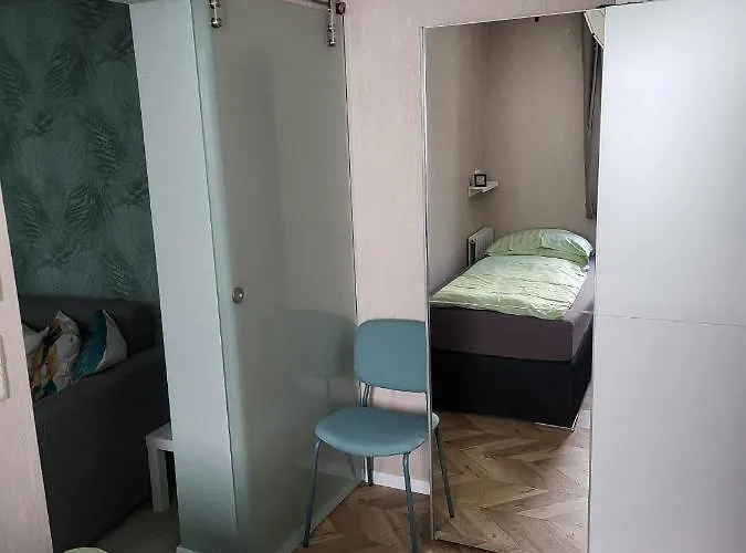 Grosses Offenes Loft Oder Kleine Gemuetliche Wohnung Mit Oder Ohne Balkon アパート *
