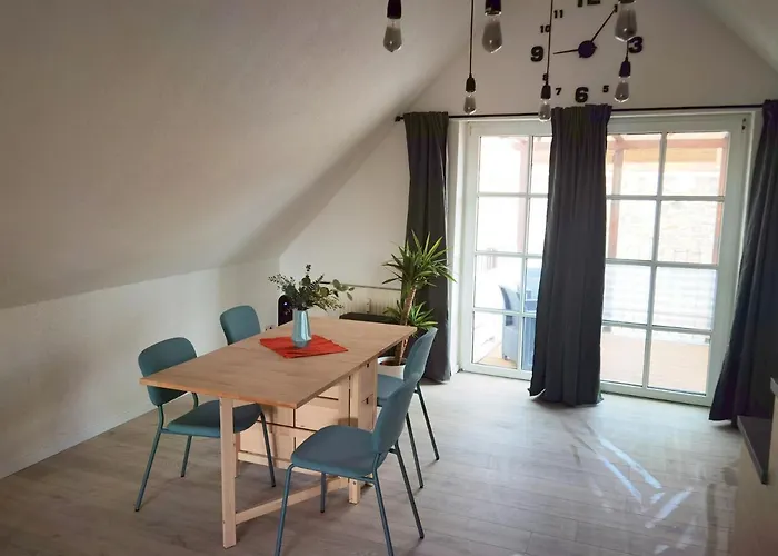 Grosses Offenes Loft Oder Kleine Gemuetliche Mit Balkon *