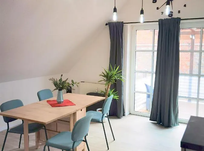 Grosses Offenes Loft Oder Kleine Gemuetliche Mit Balkon *