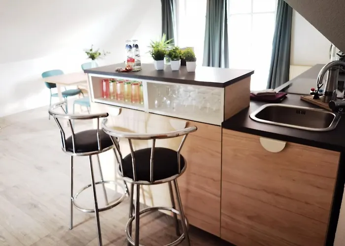 Grosses Offenes Loft Oder Kleine Gemuetliche Mit Balkon Lejlighed *