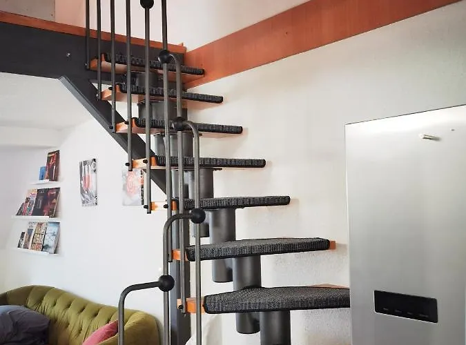 Grosses Offenes Loft Oder Kleine Gemuetliche Mit Balkon *