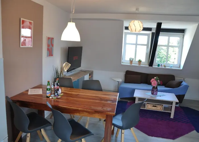 Grosses Offenes Loft Oder Kleine Gemuetliche Wohnung Mit Oder Ohne Balkon アパート