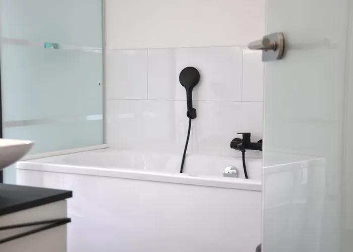 Grosses Offenes Loft Oder Kleine Gemuetliche Wohnung Mit Oder Ohne Balkon アパート